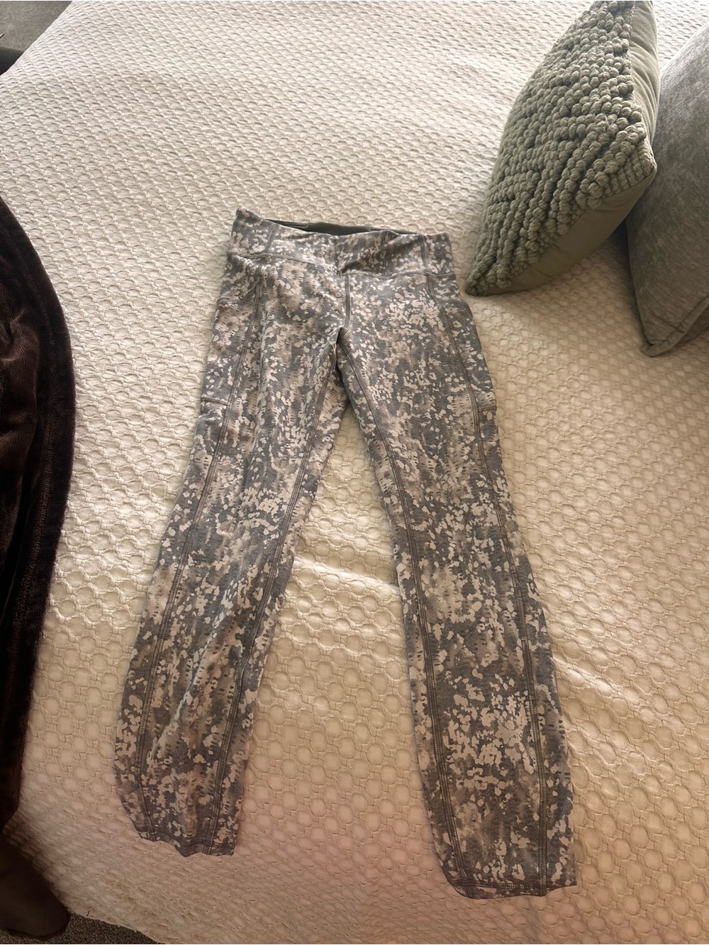 lululemon athletica Gray and White Printed Leggings 25”